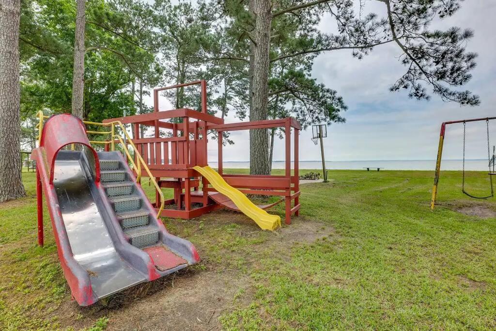 Vacation Home Lake Livingston! Onalaska Eksteriør bilde