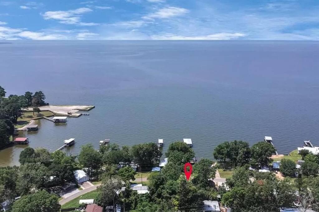 Vacation Home Lake Livingston! Onalaska Eksteriør bilde