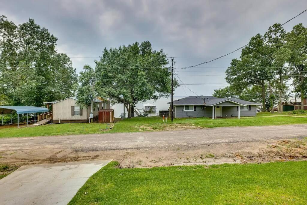 Vacation Home Lake Livingston! Onalaska Eksteriør bilde