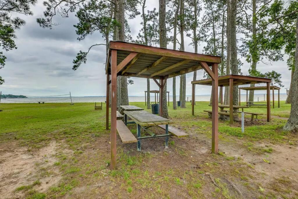 Vacation Home Lake Livingston! Onalaska Eksteriør bilde